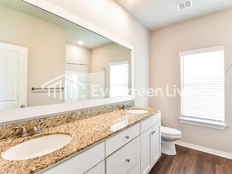 200 Grove Ln — Photo 8