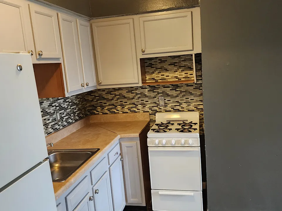 Kitchen cooking stove