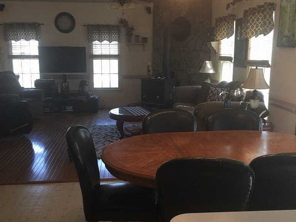 3rd image of 26 Lindsey Ln
