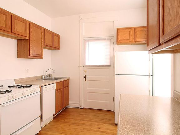 3rd image of 436 N Austin Blvd APT 3F
