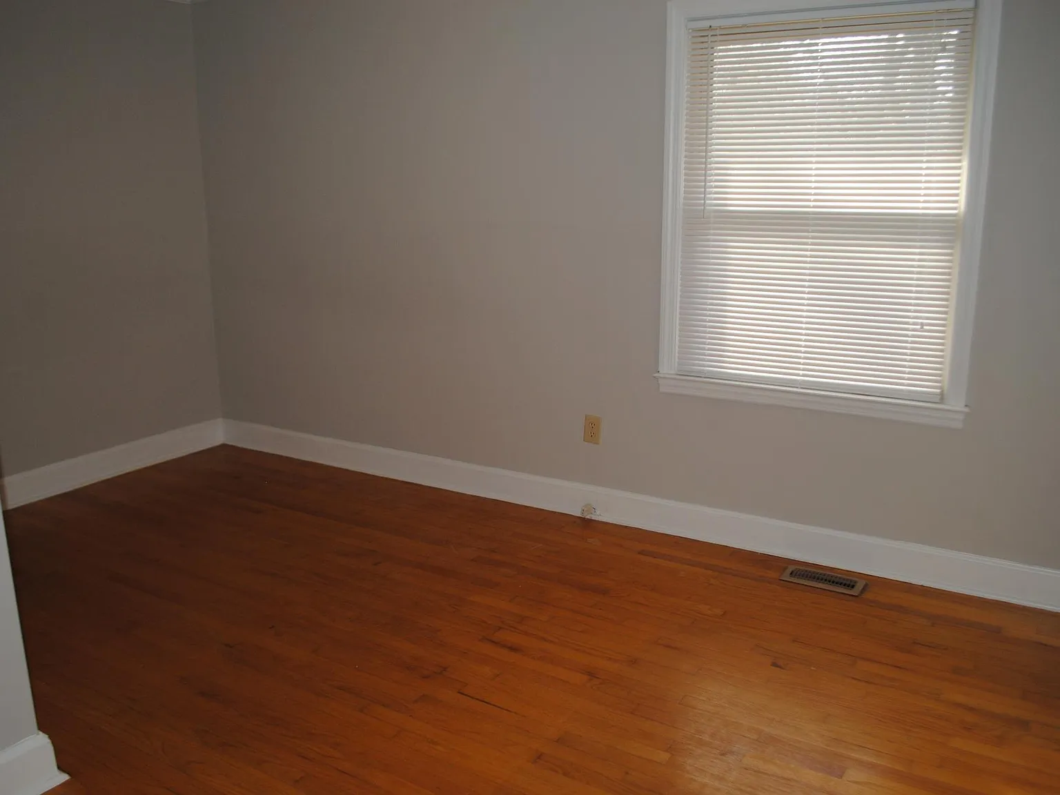 2 bed, 1008 sqft, $1,875 — Photo 4