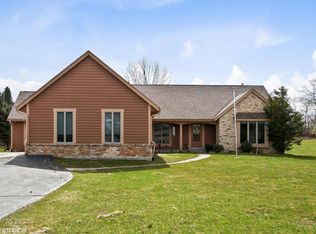 1035 Winnebago Cir, Hubertus, WI 53033