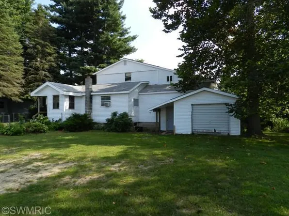 24541 Dewey Lake St, Dowagiac, MI 49047