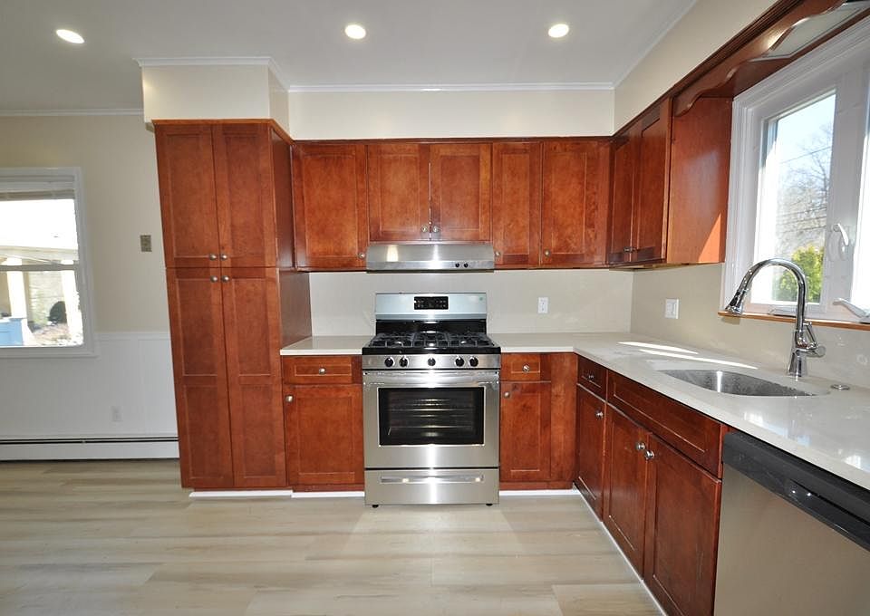 1st image of 155 Wallace St