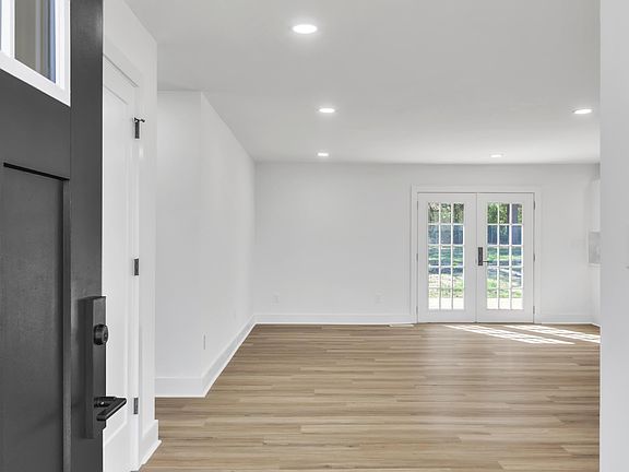 4th image of 205 Biscayne Dr