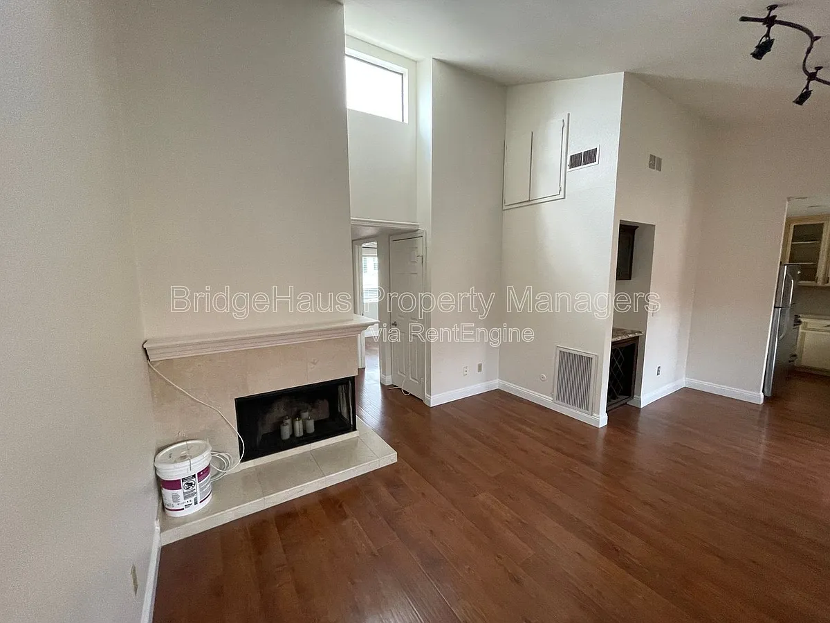 Building Photo - 3988 Iowa St #14