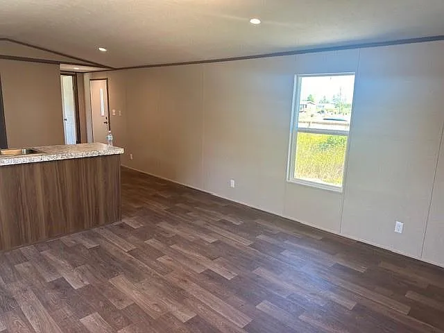 3 bed, 2.0 bath, $1,100 — Photo 2