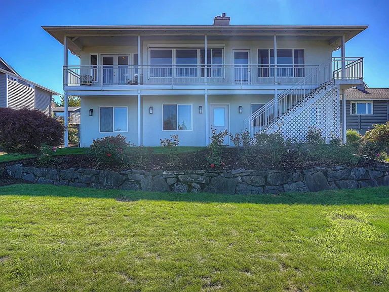 1207 Sequalish St — Photo 2