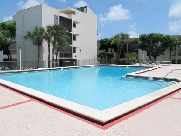 8860 Fontainebleau Blvd, Miami, FL