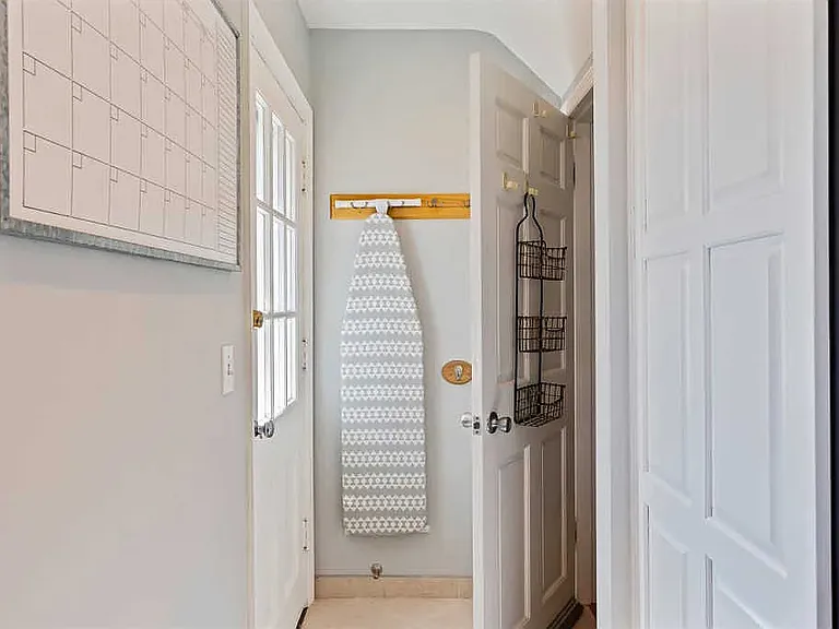 1616 E Crittenden Ave — Photo 10