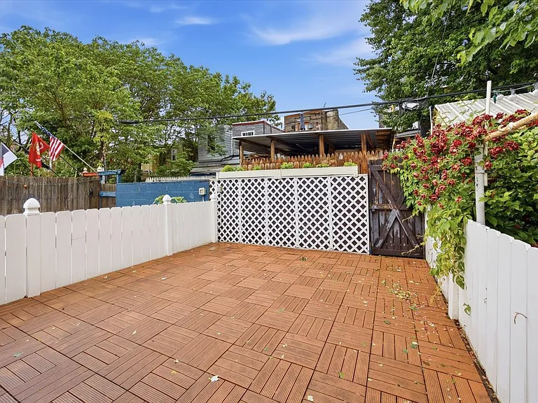 3060 Martha St — Photo 4