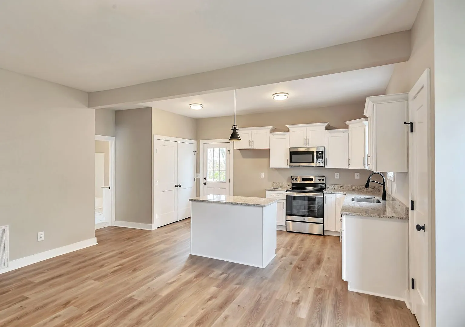 3 Bed, 2 Bath, Single Family home in Lebanon, TN! — Photo 1