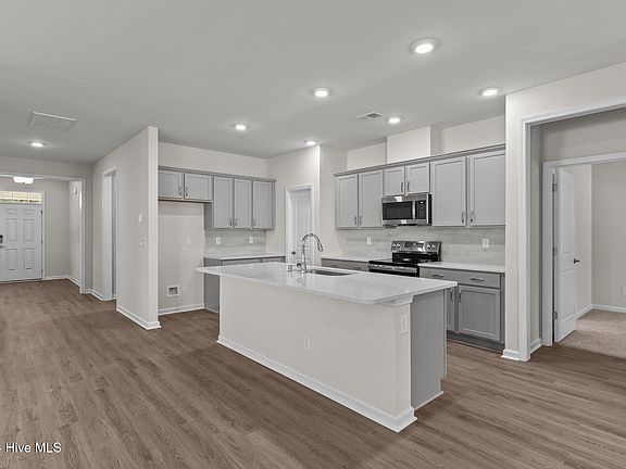 5th image of 608 Lemming Lane SE