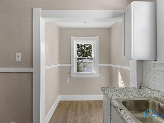 5th image of 2021 Berkshire Pl
