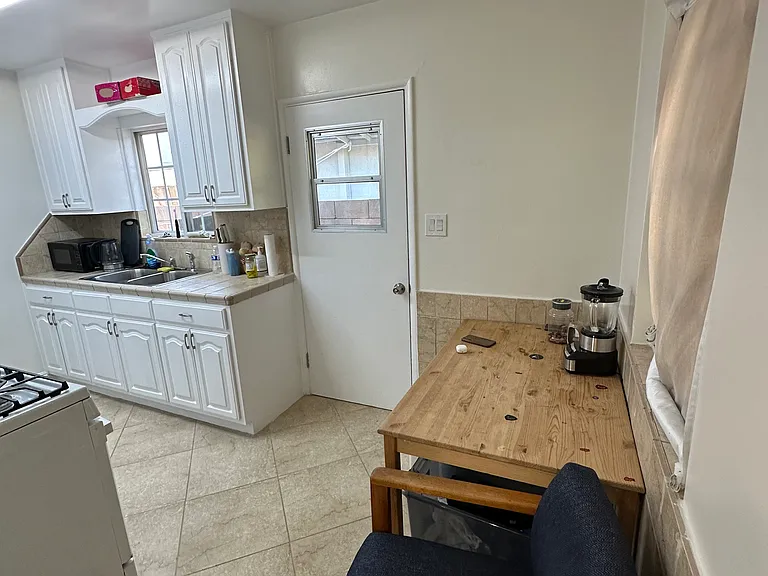 4847-4849 Topanga Canyon Blvd — Photo 4