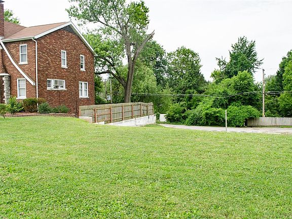 3rd image of 8512 W Main St #B
