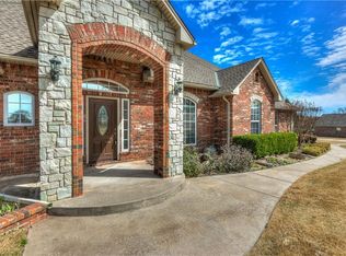 13500 Raintree Ln, Edmond, OK 73013
