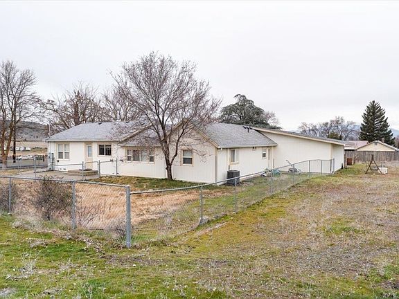 4th image of 907-909 Ball Mountain Little Shasta Rd