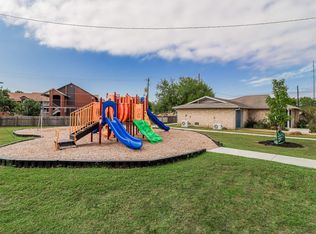 Oaks on North Plaza Apartments, Austin, TX 78753