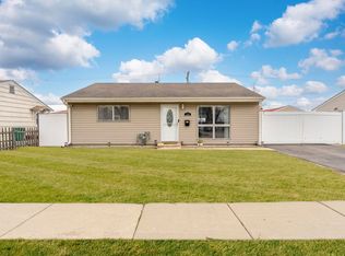 216 W Jeffery Ave, Wheeling, IL 60090
