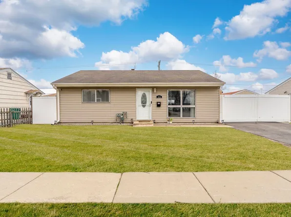 216 W Jeffery Ave, Wheeling, IL 60090