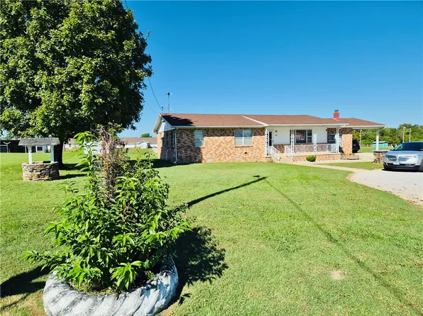 504 W 6th St, Green Forest, AR 72638