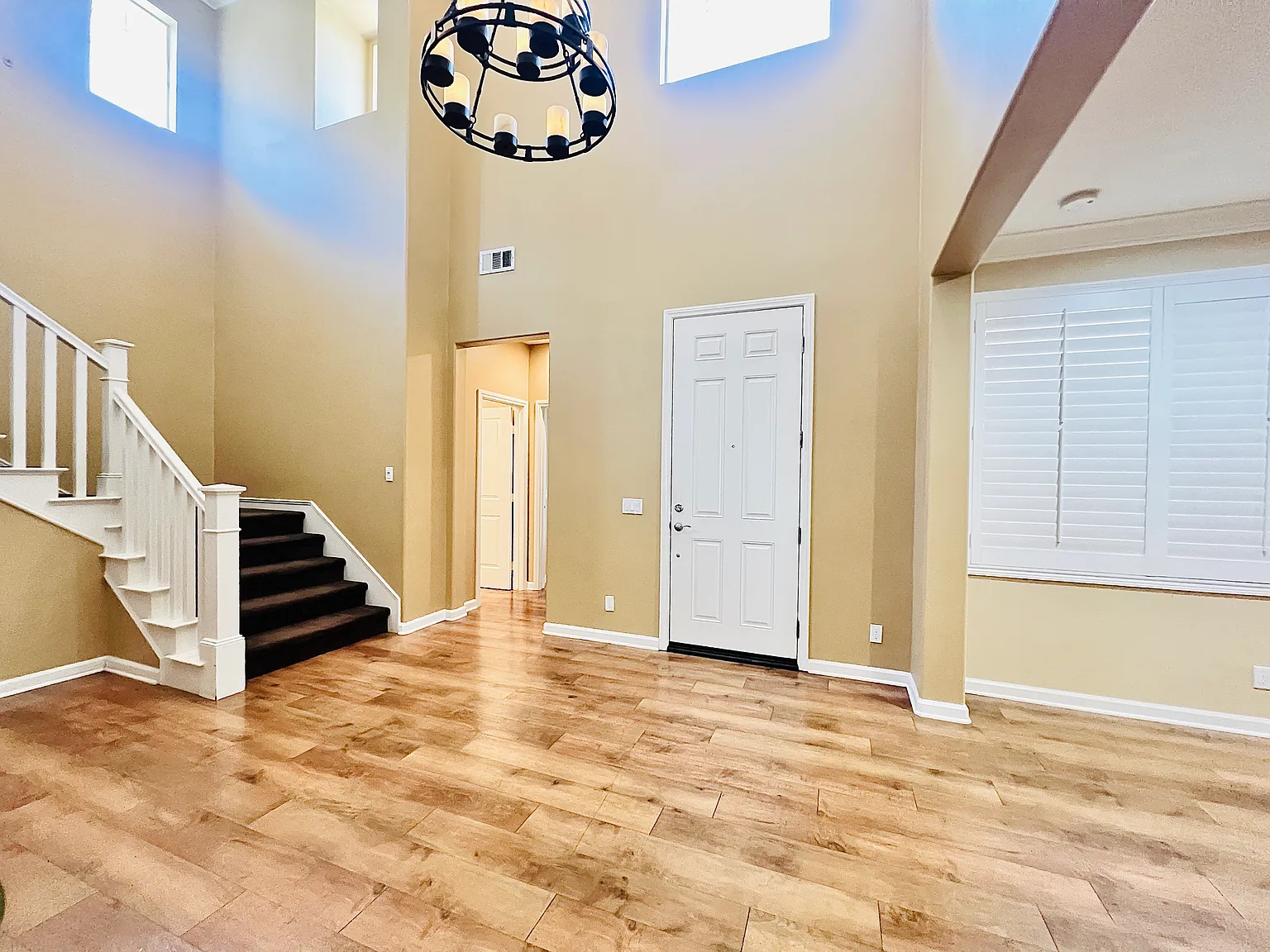 5 bed, 3470 sqft, $4,490 — Photo 4