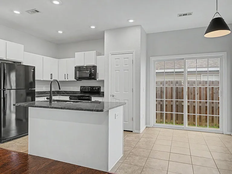 4435 W Pecan St — Photo 6