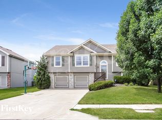 10216 N Lewis Ave, Kansas City, MO 64157