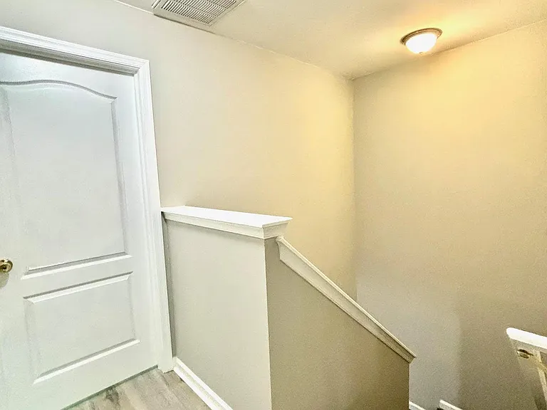 27 Oyster Bay Rd #G — Photo 16