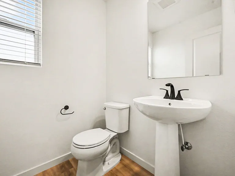 1635 Reagan Dr — Photo 10