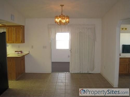 3rd image of 3052 Saratoga Ave