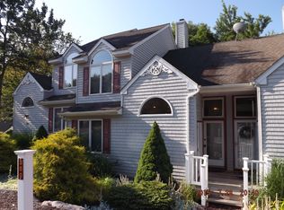 350 Laurelwoods Dr, Lake Harmony, PA 18624