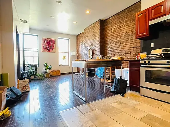 928 Fulton Street image 1 of 7