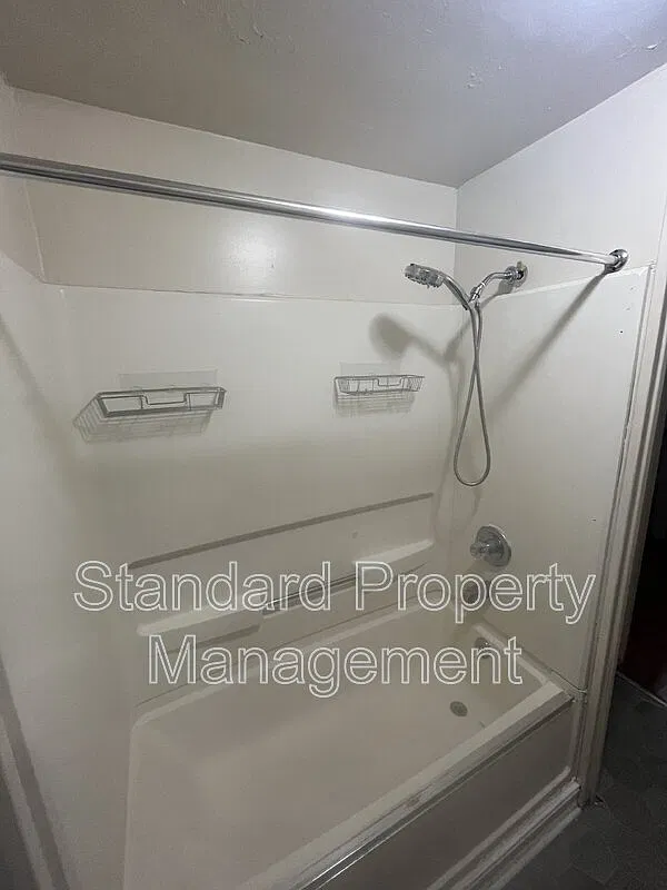 3 bed, 1.0 bath, $1,550 — Photo 3