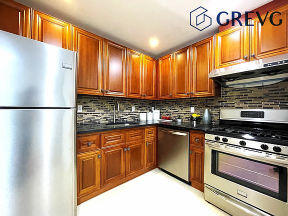 4th image of 14469 Barclay Ave APT 4C