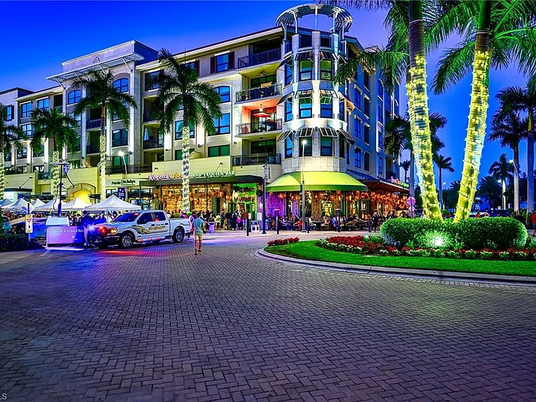 613 Beachwalk Cir #J — Photo 32