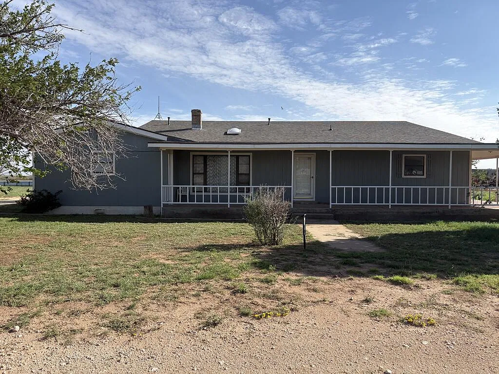 3 bed, 2.0 bath, 2880 sqft, $2,500 — Photo 1