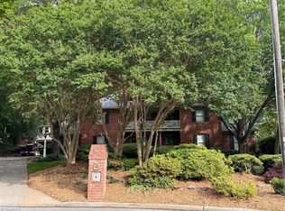 9 Hobbs Pl, Greensboro, NC 27403