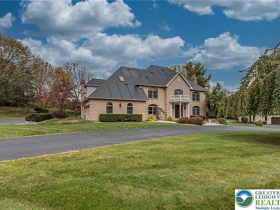 3rd image of 3685 Manor Rd