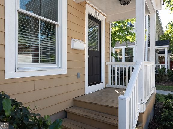 3rd image of 109 W 31st St