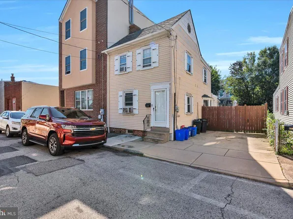 4717 Almond St, Philadelphia, PA 19137