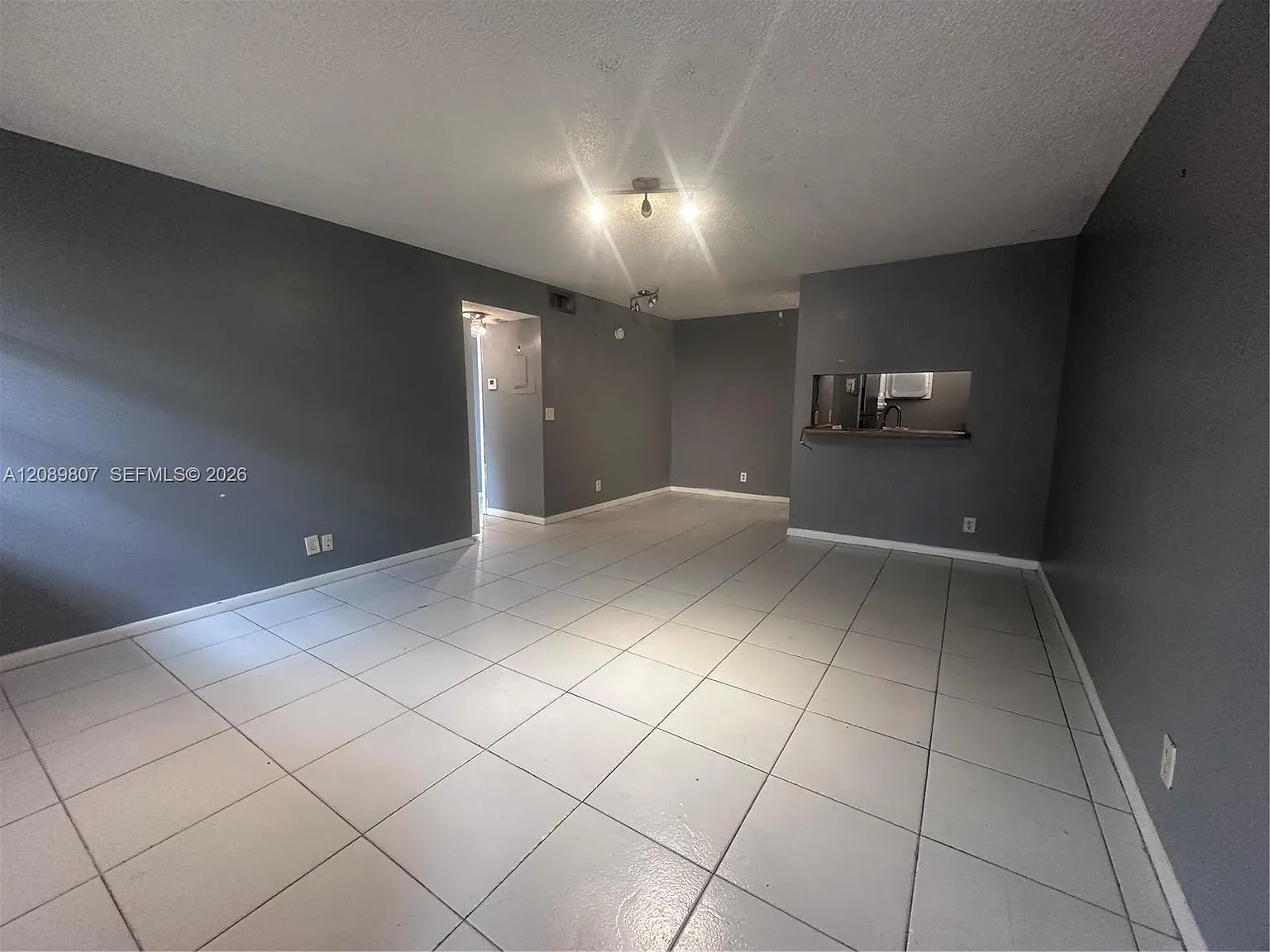821 Twin Lakes Dr — Photo 1