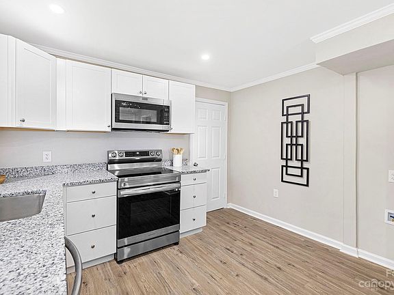 5th image of 308 N 9th St