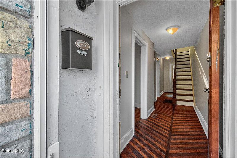 4th image of 98 Livingston Avenue