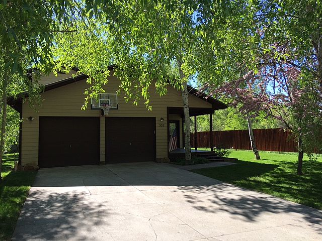 1st image of 555 Pamela Ln