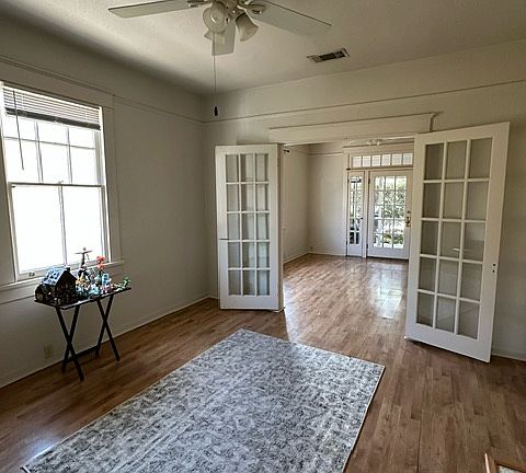 4th image of 733 Greenwood Dr