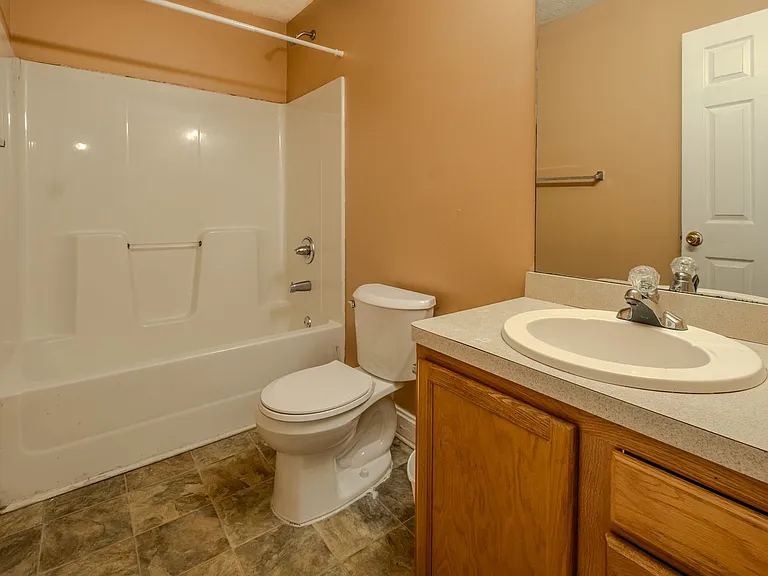 147 Westchester Cir — Photo 6