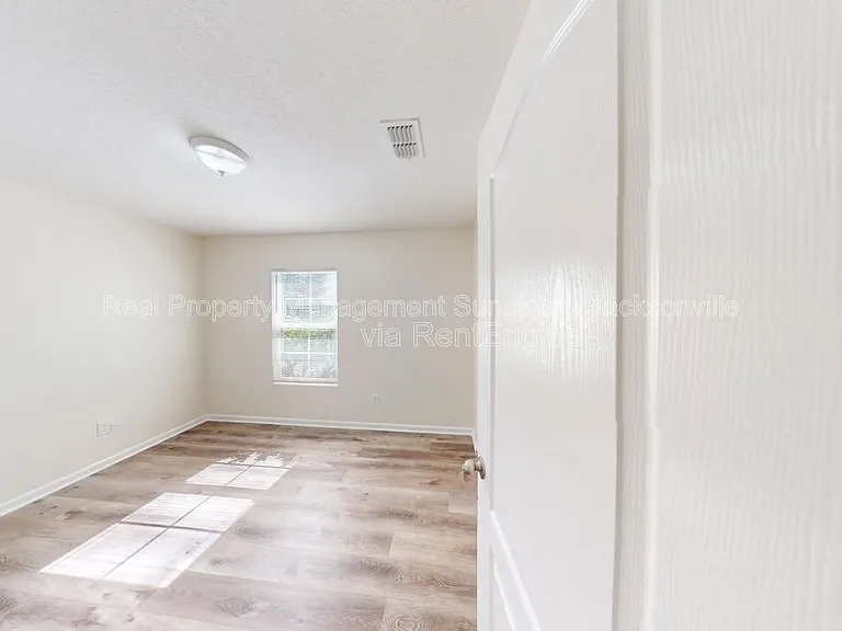 630 Glendale Ln — Photo 23