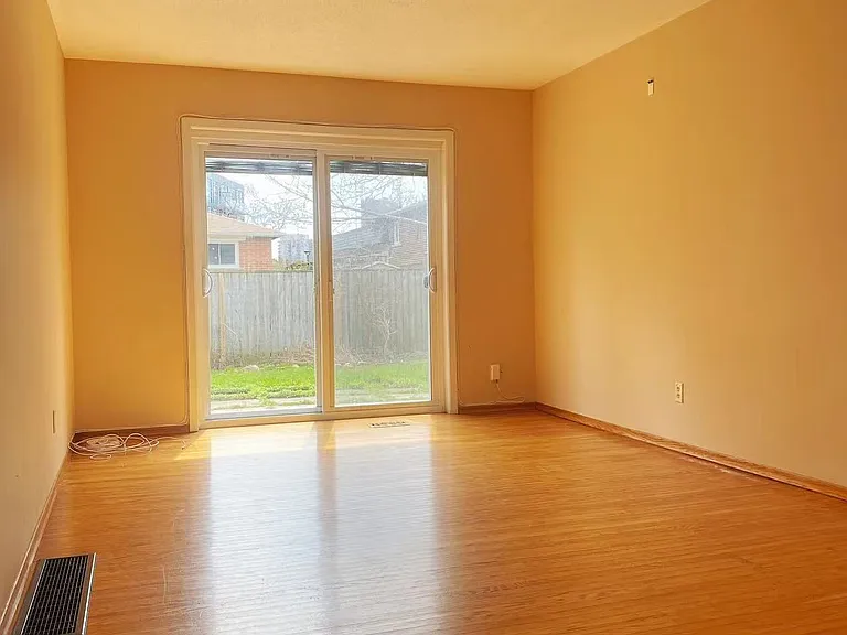 21 Kingslake Rd #1&2 — Photo 3